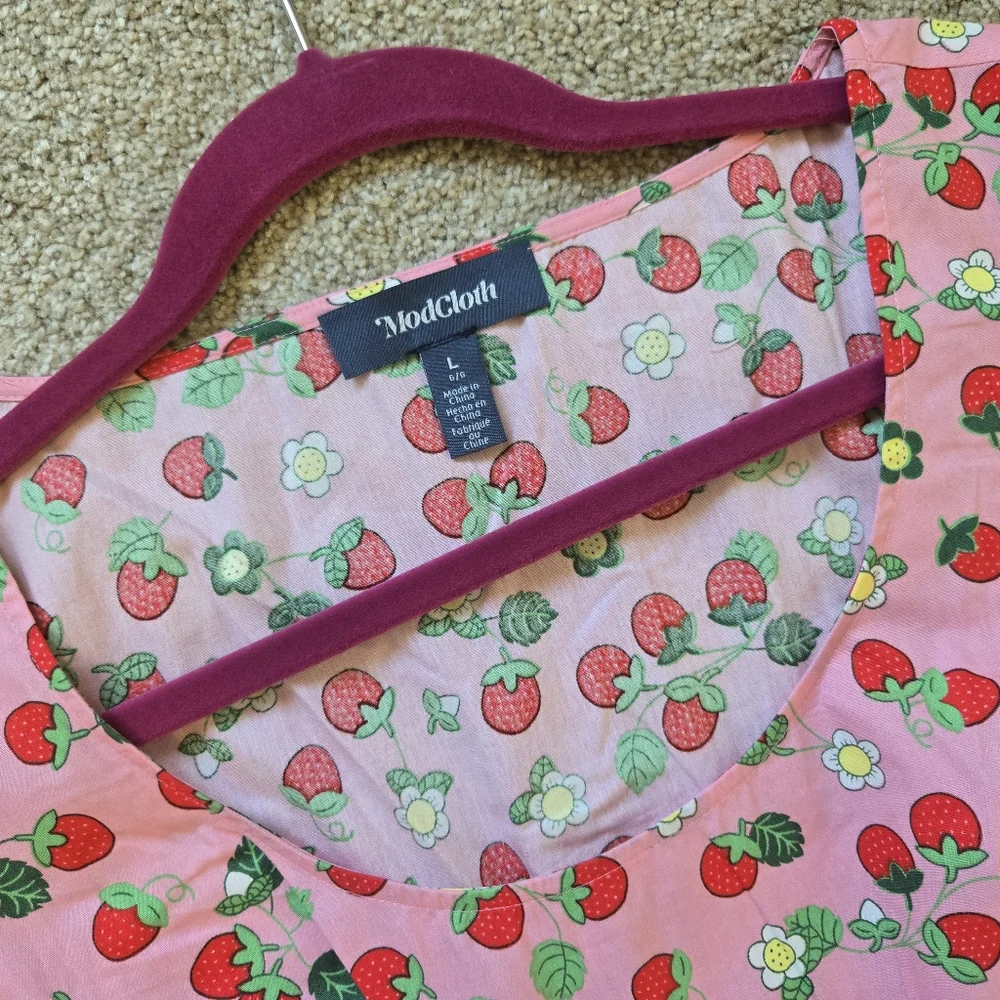 NWT ModCloth What's the Scoop A-Line Strawberry Print Dress with Pockets Size L - Picture 2 of 14
